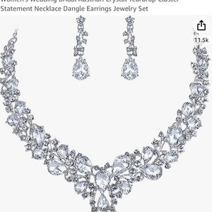 Bridal fashion jewelry. Necklace and earrings . New in package.